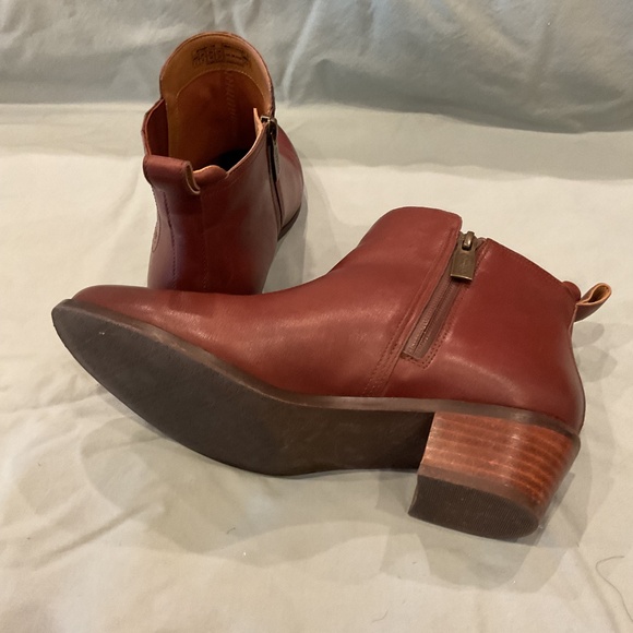 Womens Vionic Brown Leather Ankle Boots US 8 - Picture 3 of 7